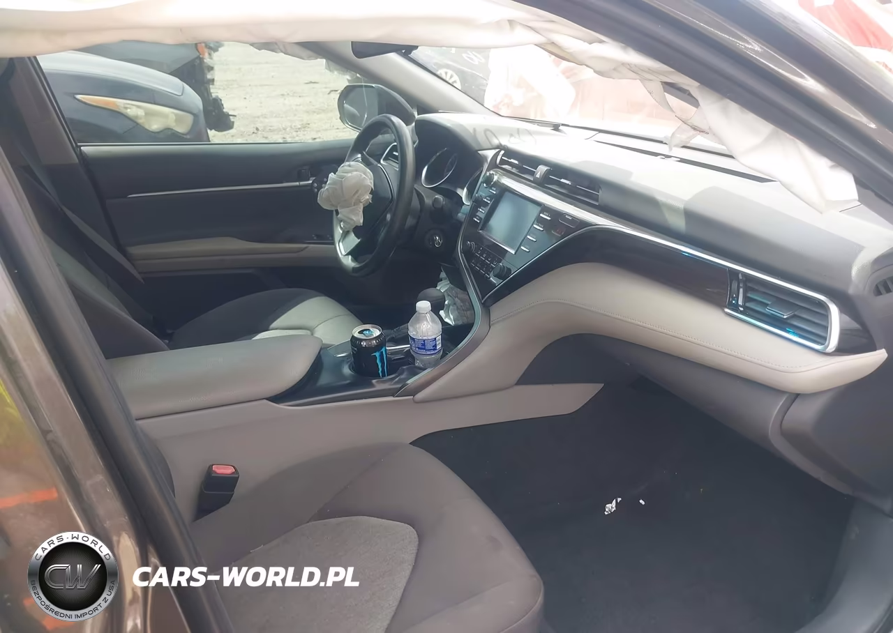 2018 Toyota Camry Le VIN:4T1B11HK7JU008085 - 5