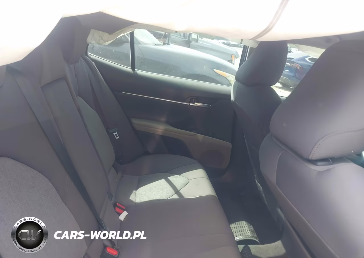 2018 Toyota Camry Le VIN:4T1B11HK7JU008085 - 8