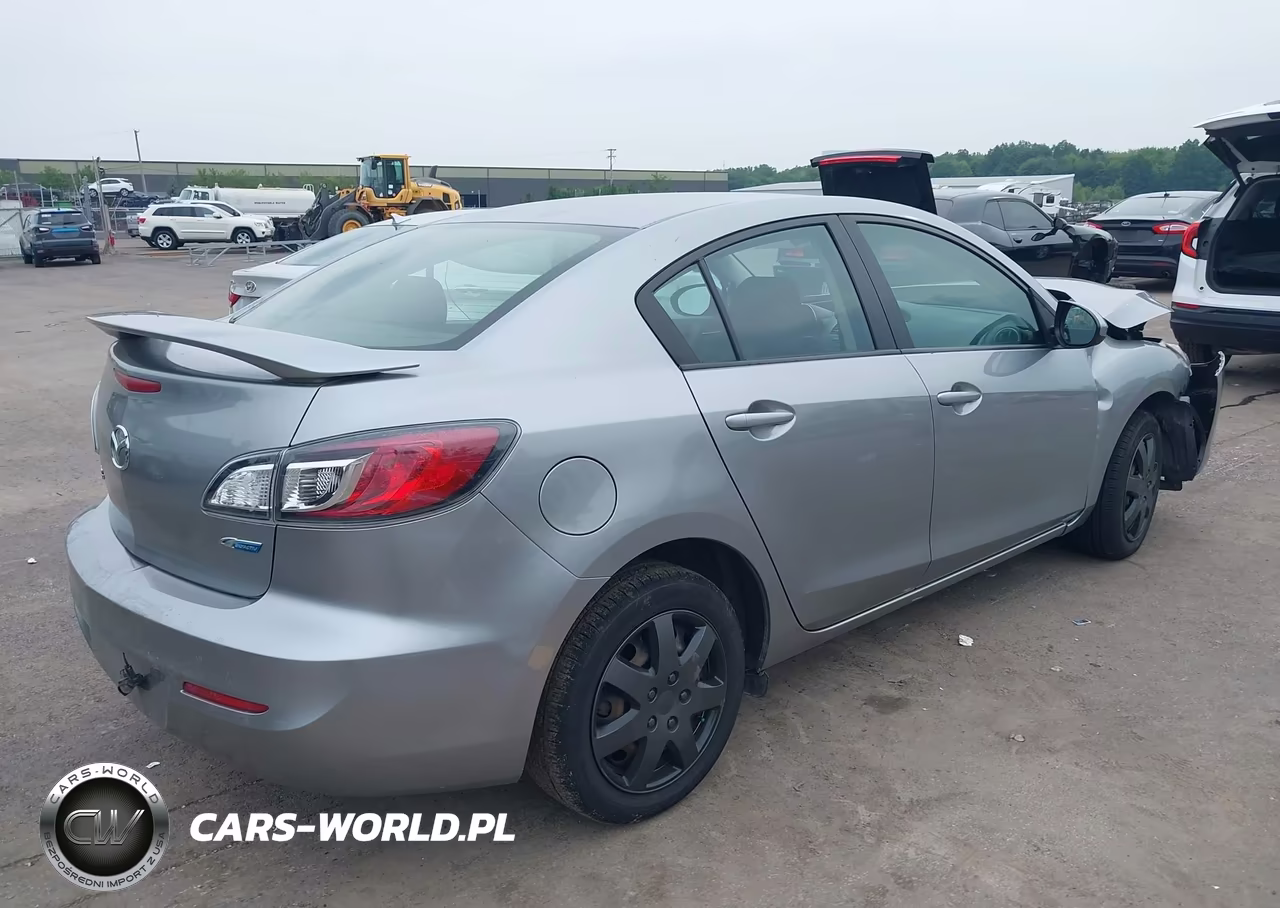 2013 Mazda Mazda3 I Sport VIN:JM1BL1U71D1830659 - 4