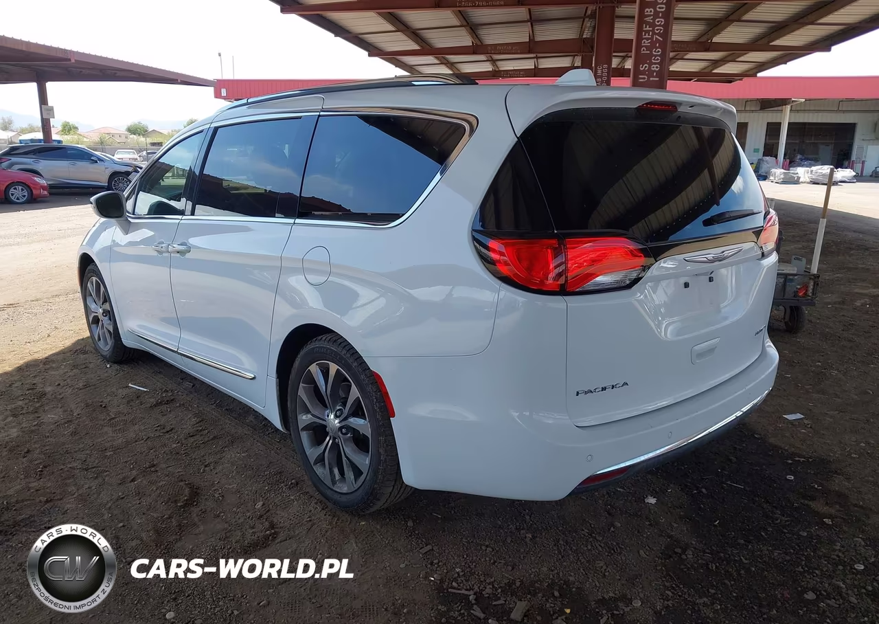 2018 Chrysler Pacifica Limited VIN:2C4RC1GG9JR132527 - 3
