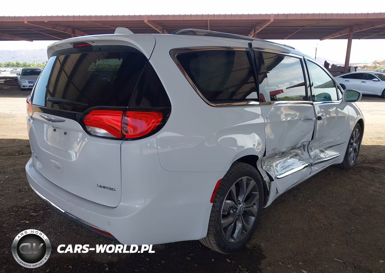 2018 Chrysler Pacifica Limited VIN:2C4RC1GG9JR132527 - 4