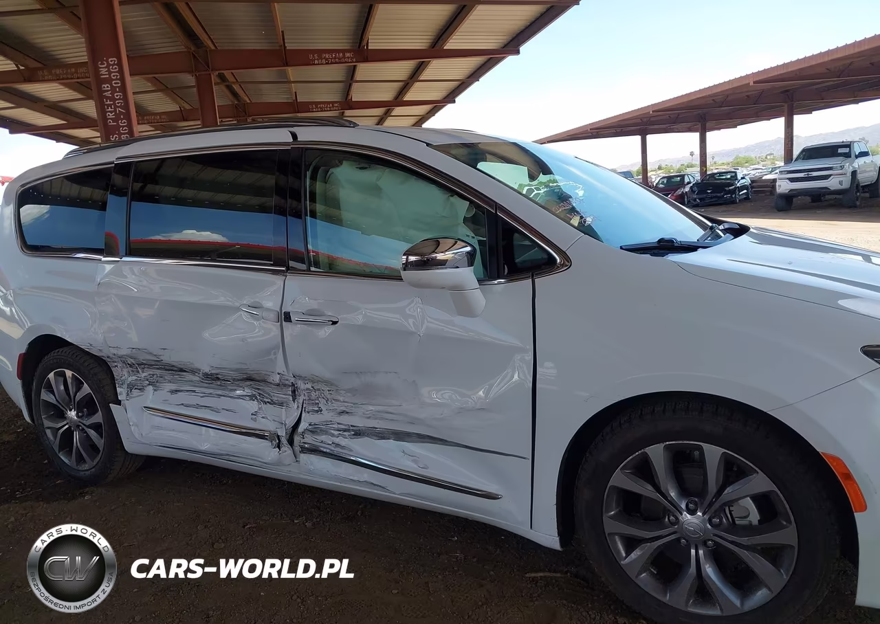 2018 Chrysler Pacifica Limited VIN:2C4RC1GG9JR132527 - 6