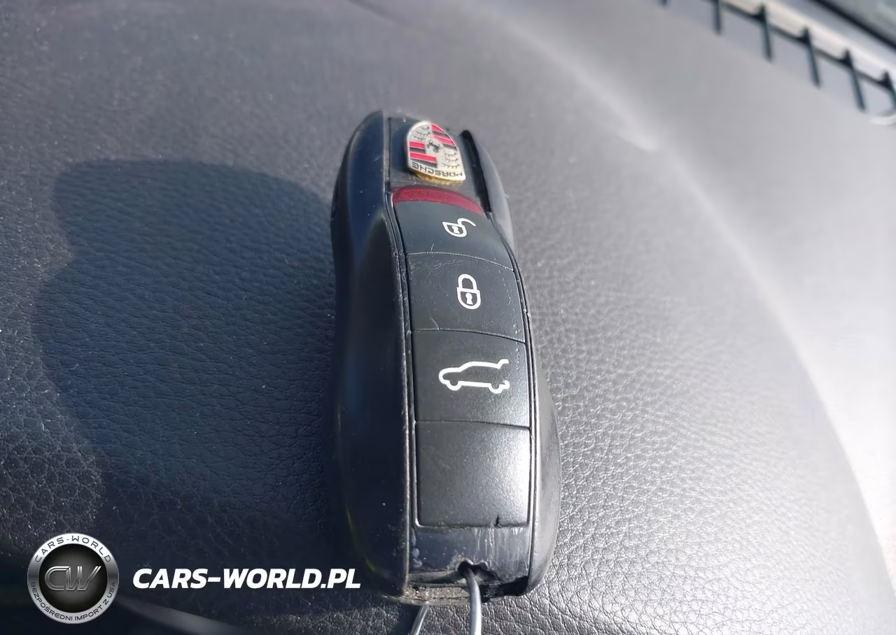 PORSCHE CAYENNE VIN:WP1AA2A23GKA11388 - 11