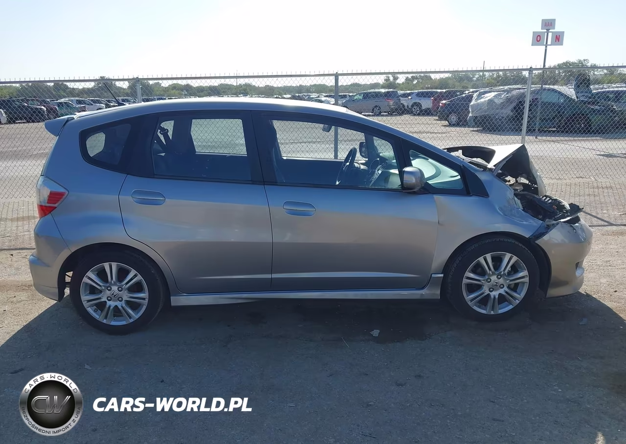2009 Honda Fit Sport VIN:JHMGE884X9S010282 - 13