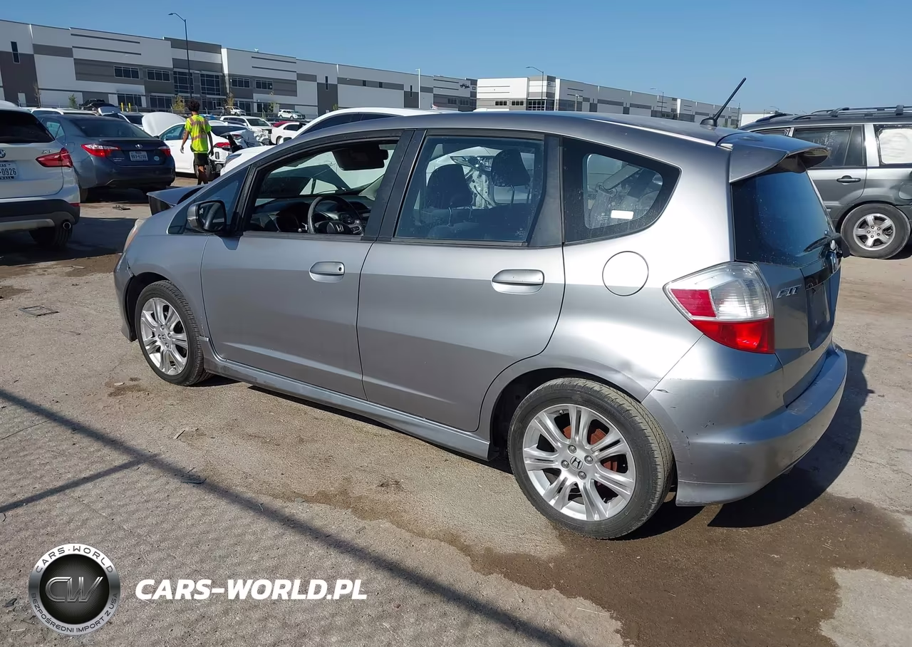 2009 Honda Fit Sport VIN:JHMGE884X9S010282 - 3