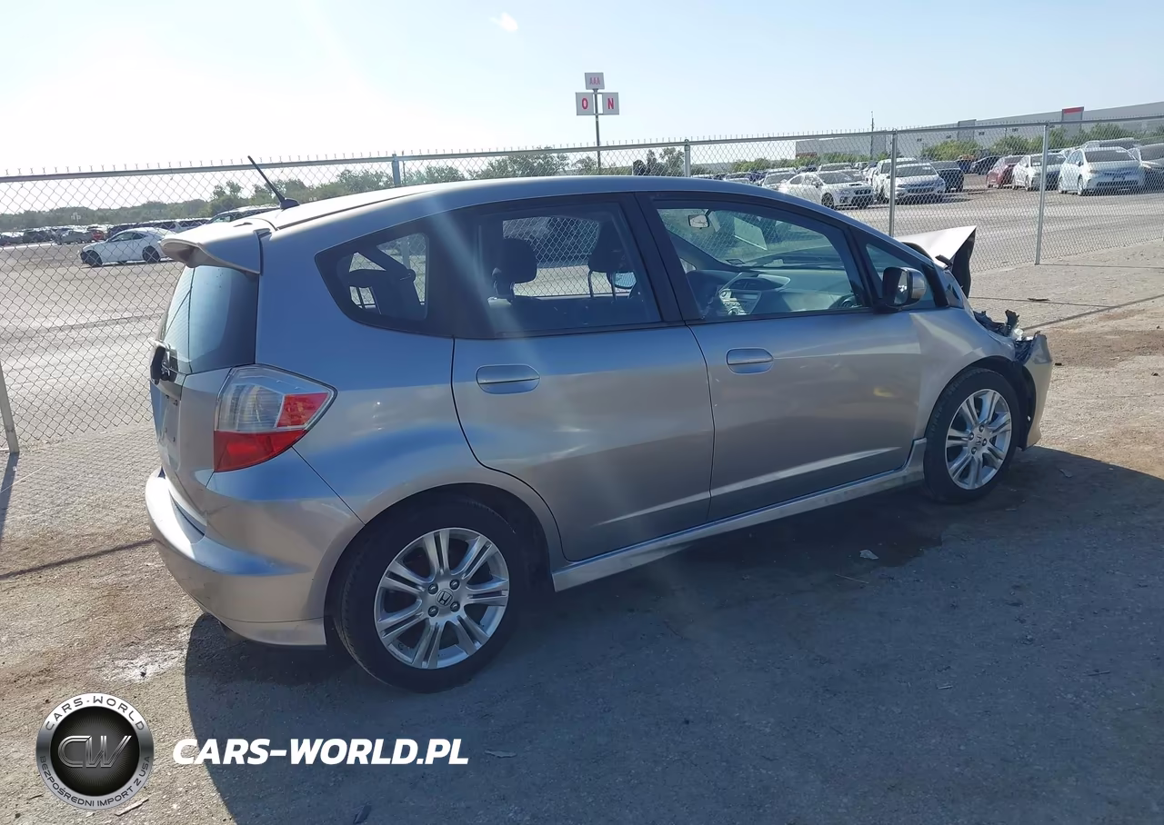 2009 Honda Fit Sport VIN:JHMGE884X9S010282 - 4