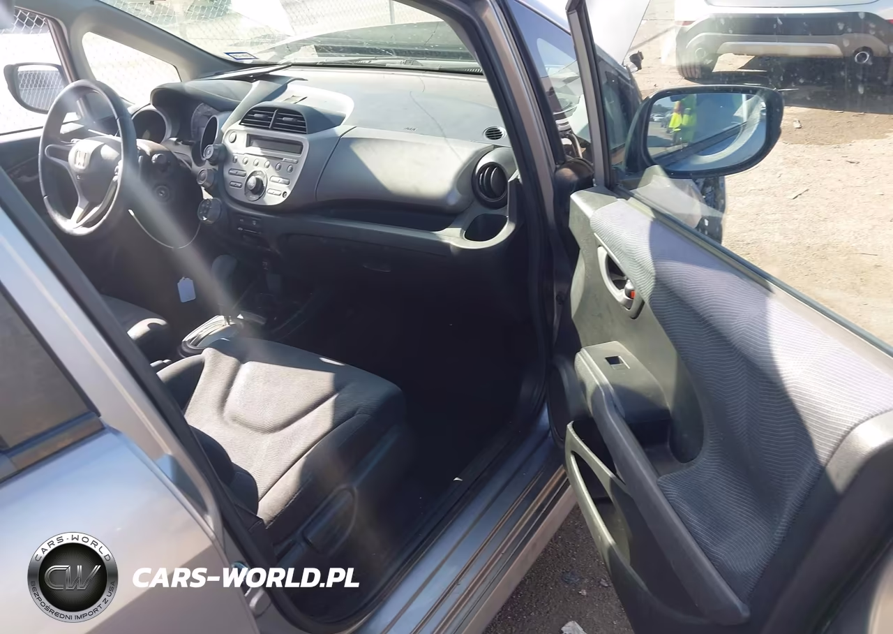 2009 Honda Fit Sport VIN:JHMGE884X9S010282 - 5
