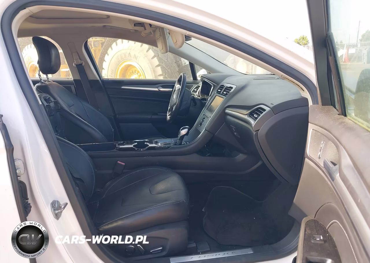 2014 Ford Fusion Energi Titanium VIN:3FA6P0SU4ER383041 - 5