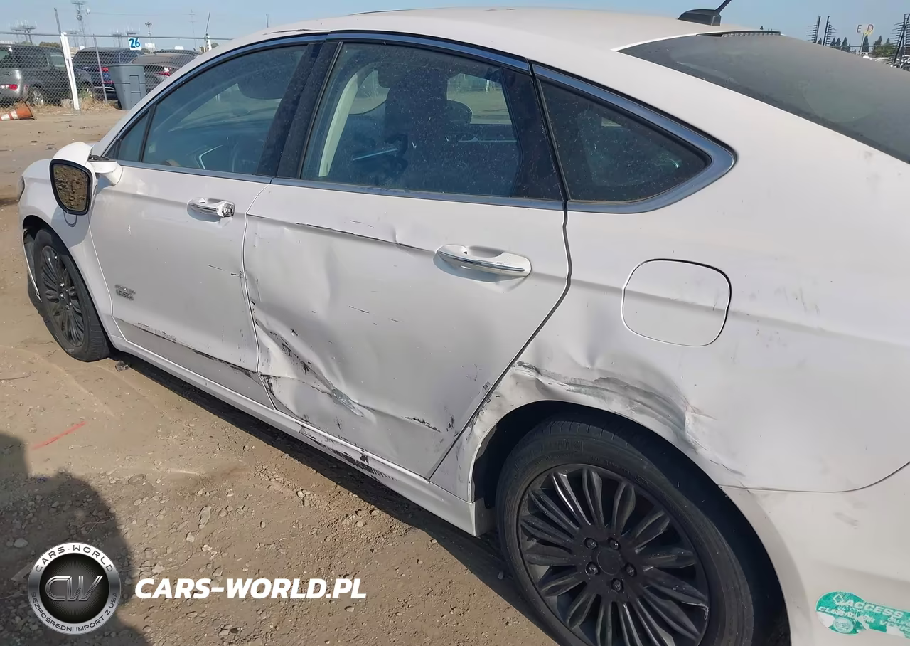 2014 Ford Fusion Energi Titanium VIN:3FA6P0SU4ER383041 - 6