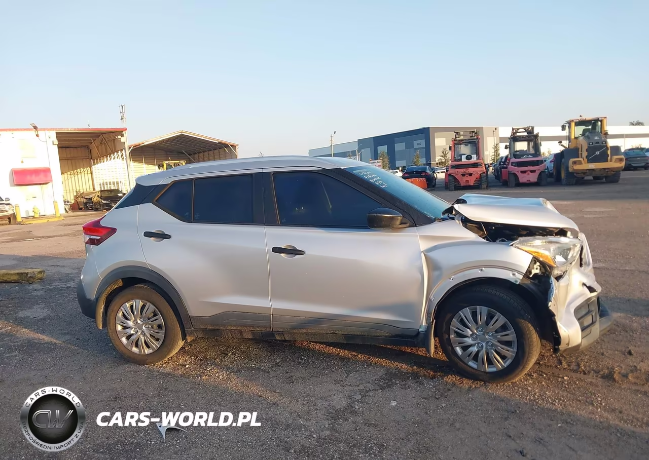2019 Nissan Kicks S VIN:3N1CP5CU2KL532590 - 13