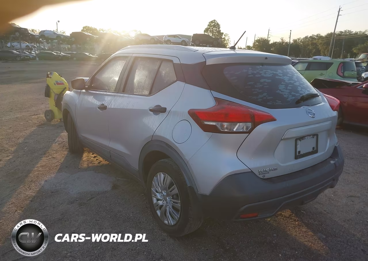 2019 Nissan Kicks S VIN:3N1CP5CU2KL532590 - 3