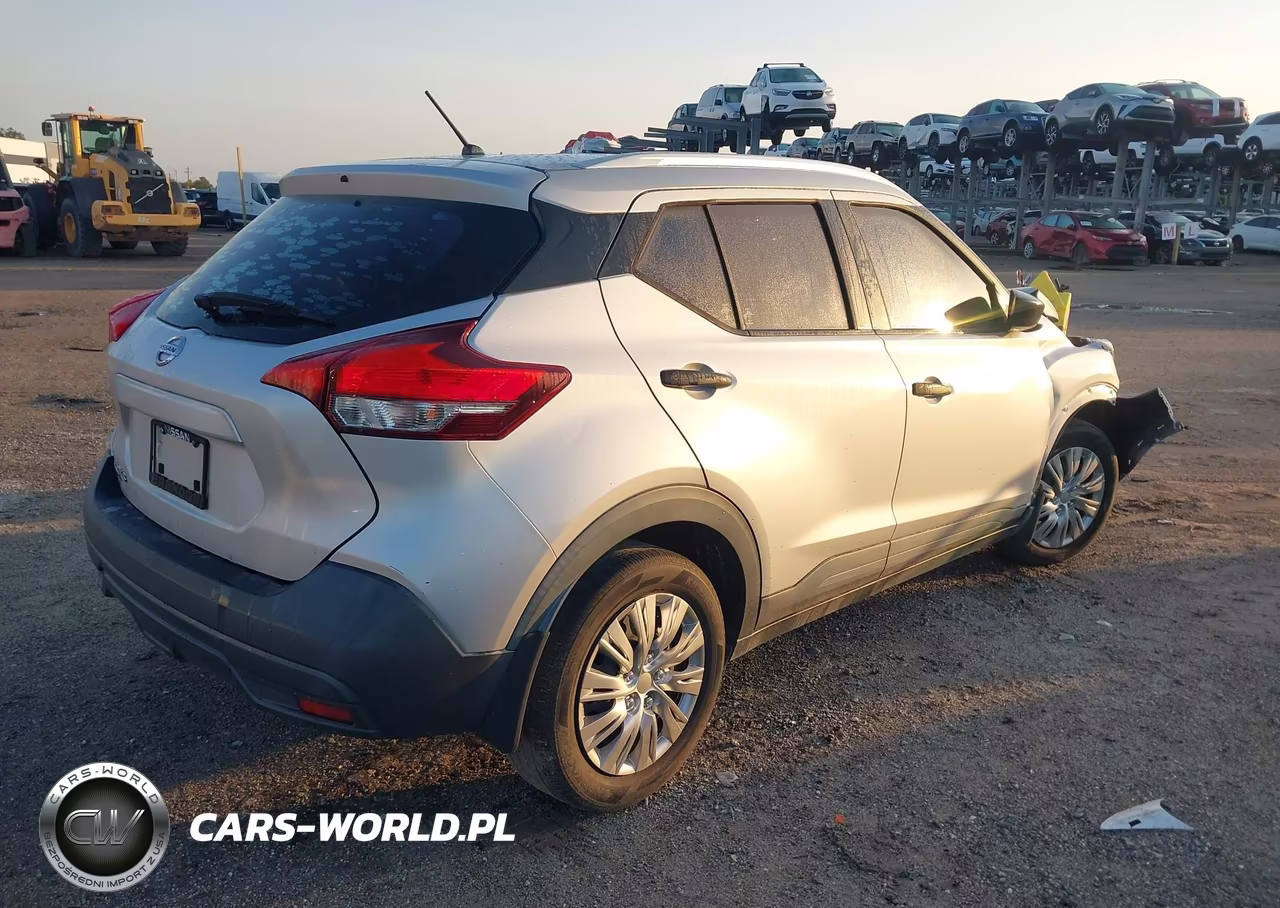 2019 Nissan Kicks S VIN:3N1CP5CU2KL532590 - 4