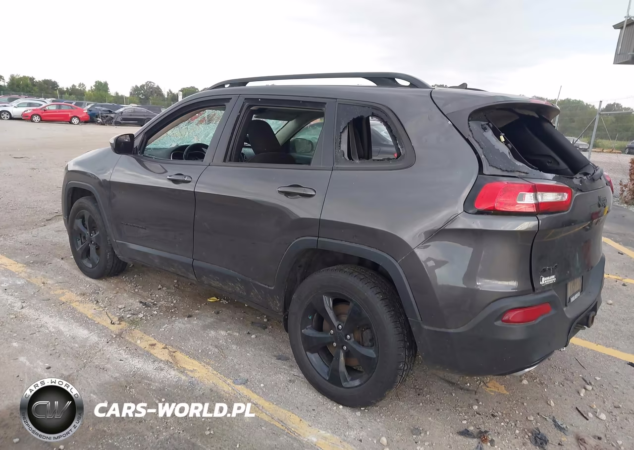 2018 Jeep Cherokee Latitude 4X4 VIN:1C4PJMCX0JD582025 - 3