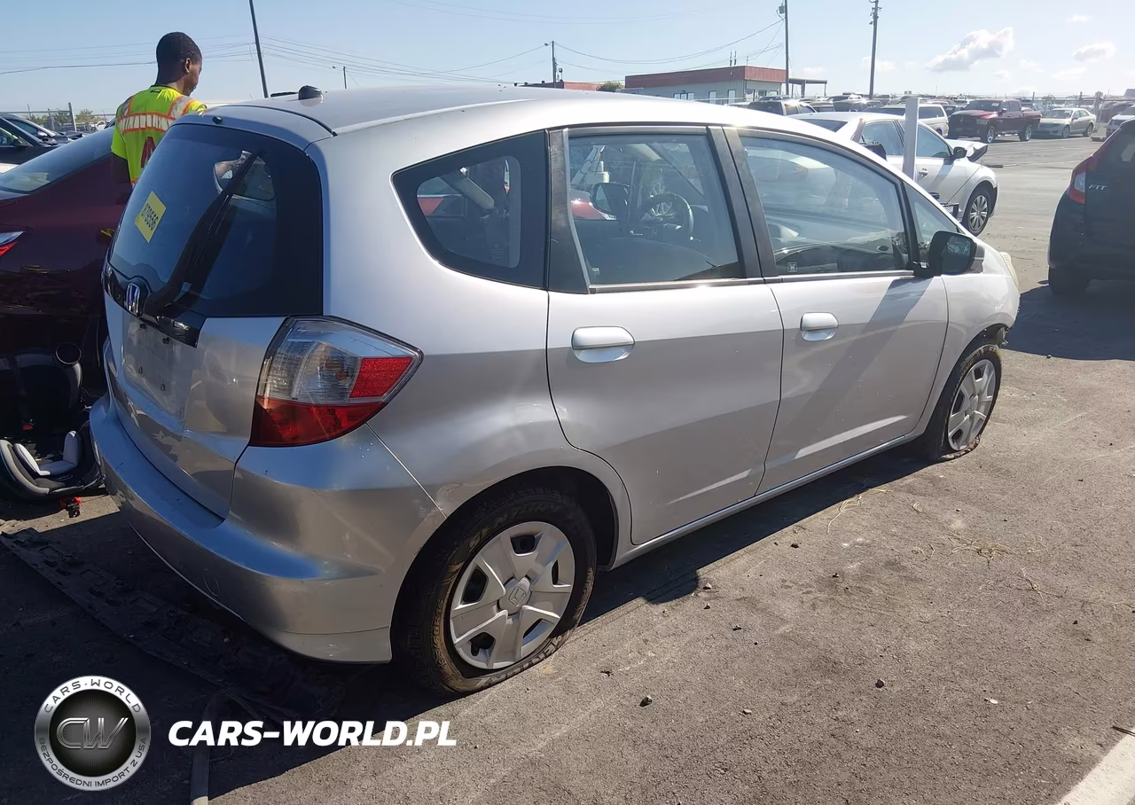 2012 Honda Fit VIN:JHMGE8G3XCC038755 - 4