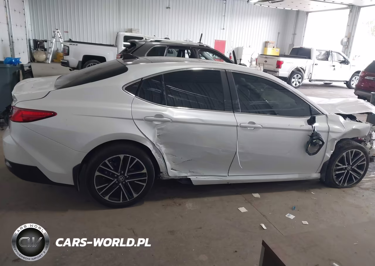 2025 Toyota Camry Xle VIN:4T1DBADK7SU513380 - 13