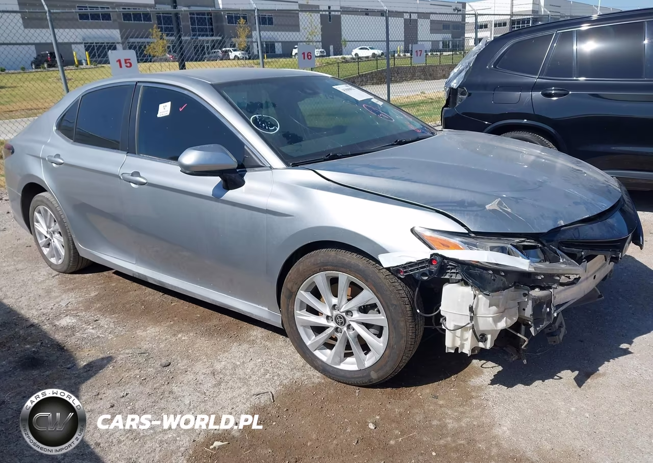 2022 Toyota Camry Le – zdjęcie 1 z 16