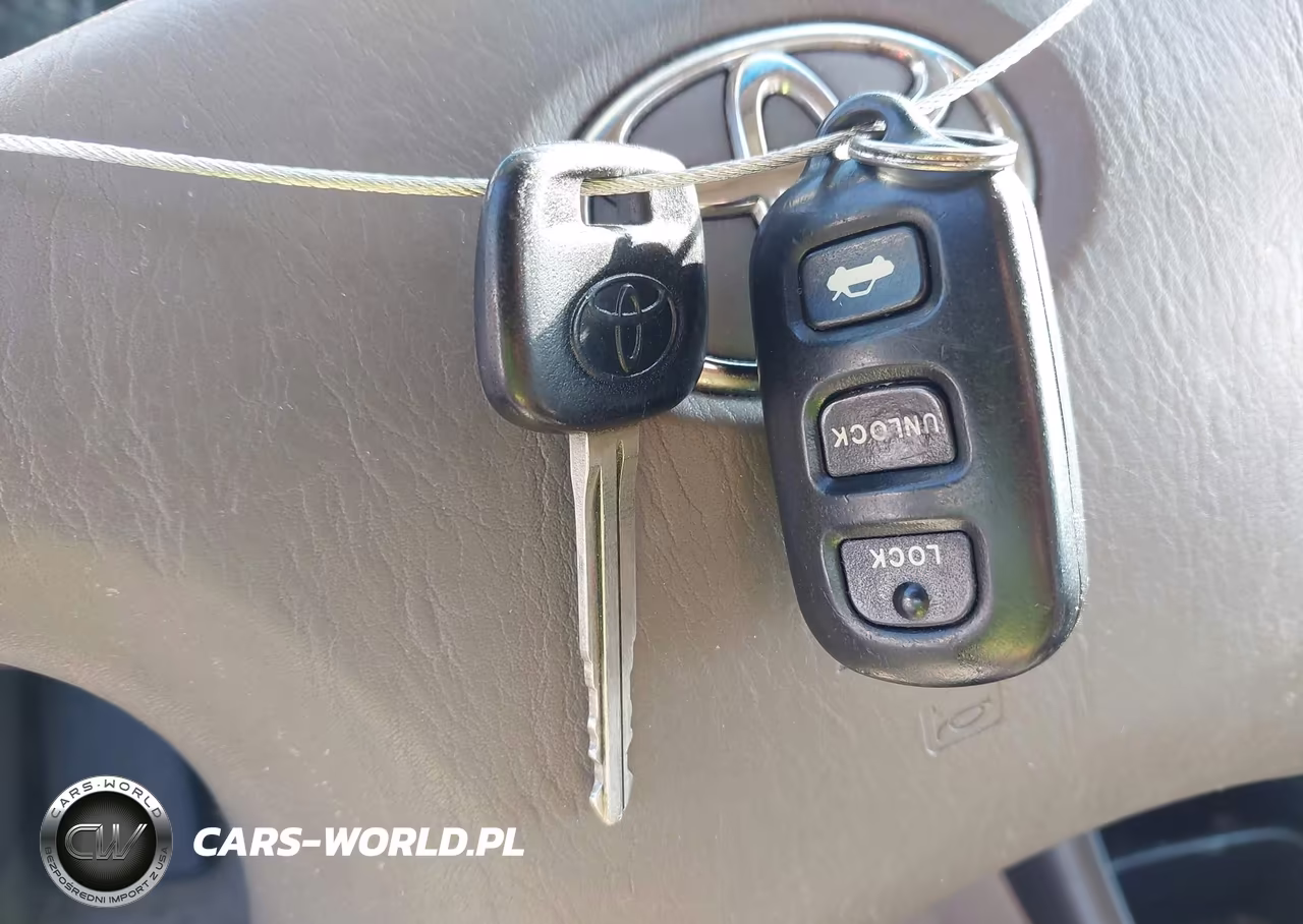 2002 Toyota Camry Le VIN:4T1BE32KX2U082921 - 11