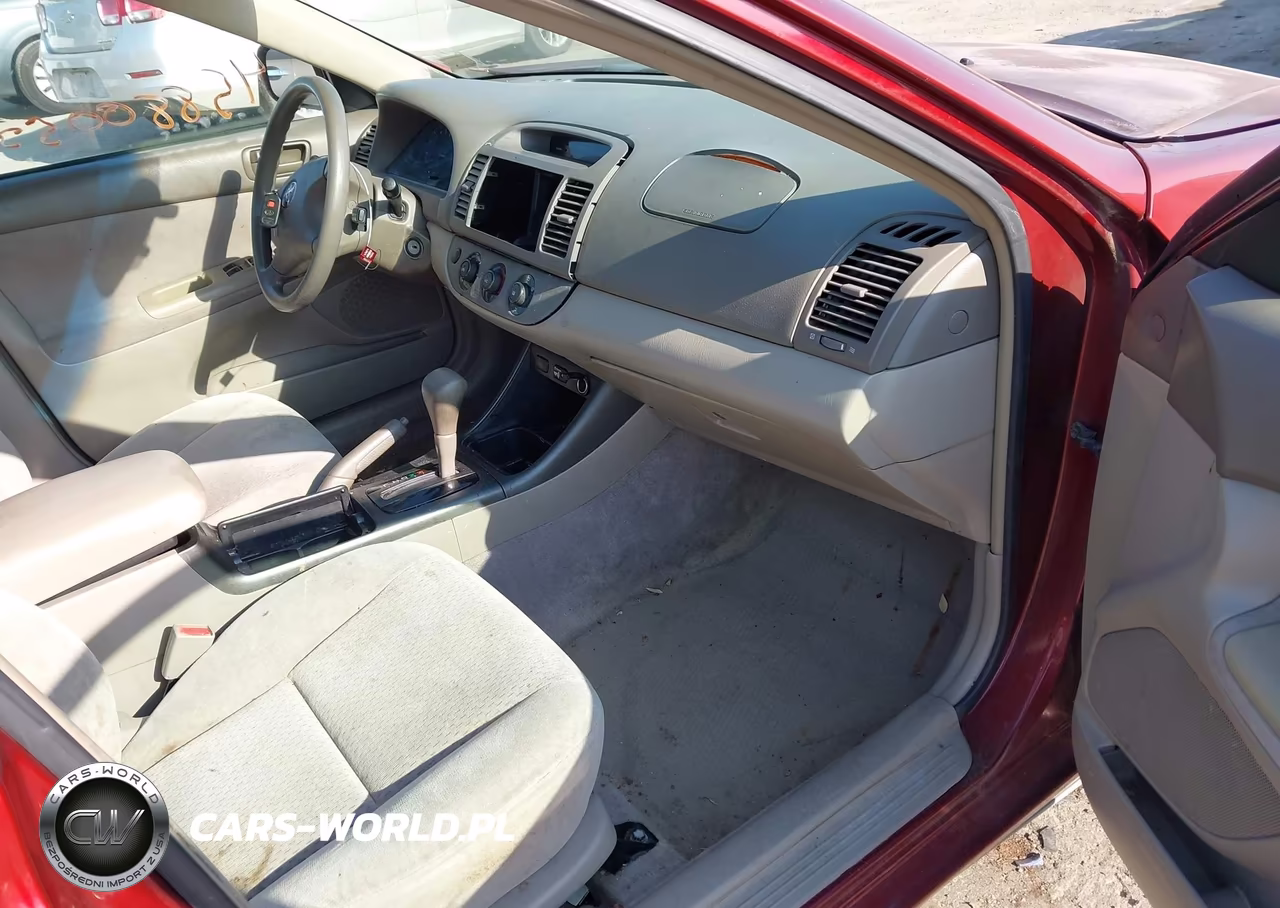 2002 Toyota Camry Le VIN:4T1BE32KX2U082921 - 5