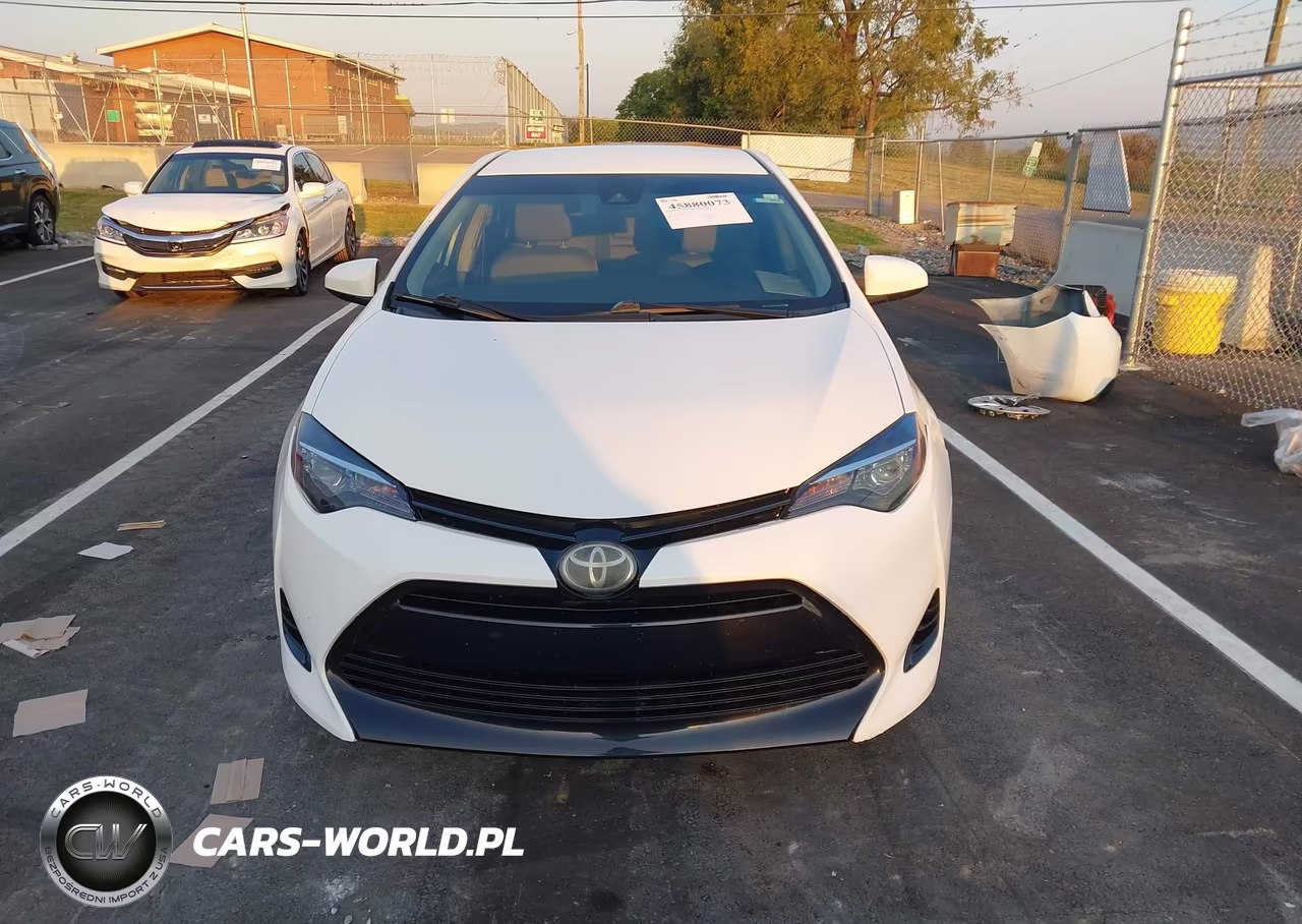 2018 Toyota Corolla Le VIN:5YFBURHE8JP852220 - 13