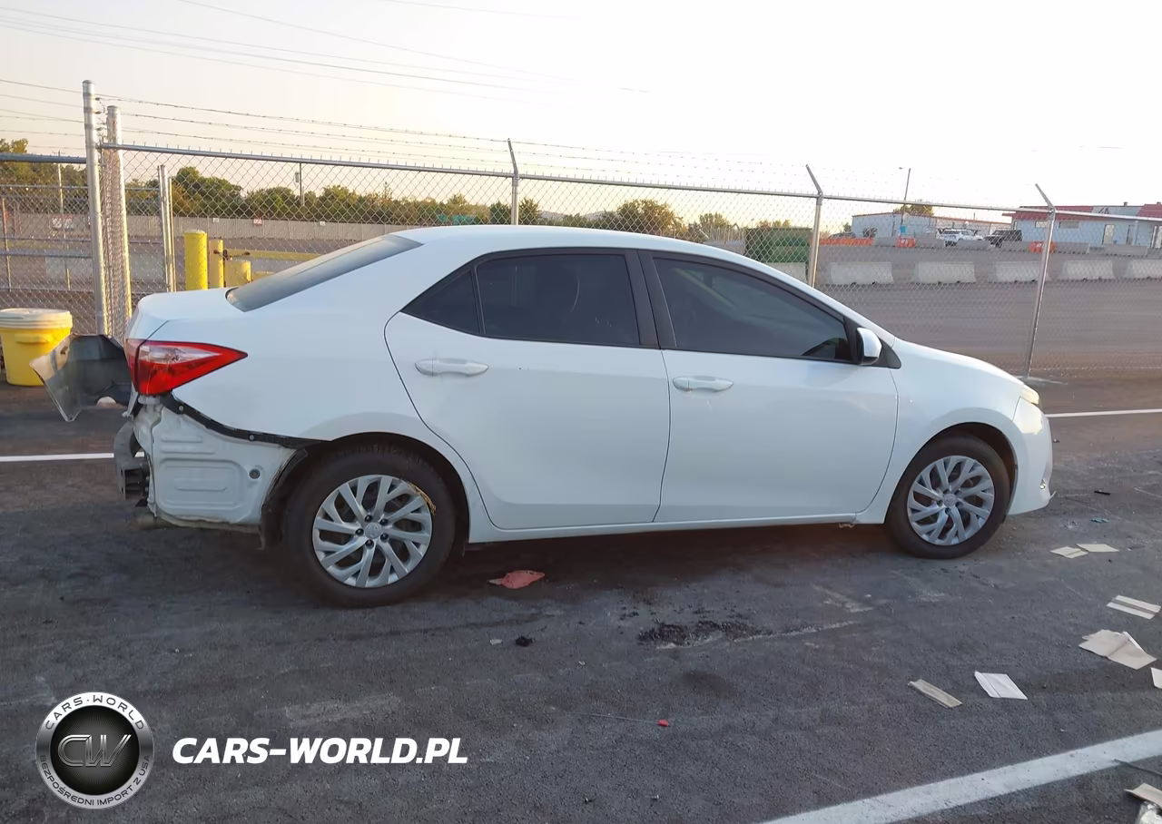 2018 Toyota Corolla Le VIN:5YFBURHE8JP852220 - 14