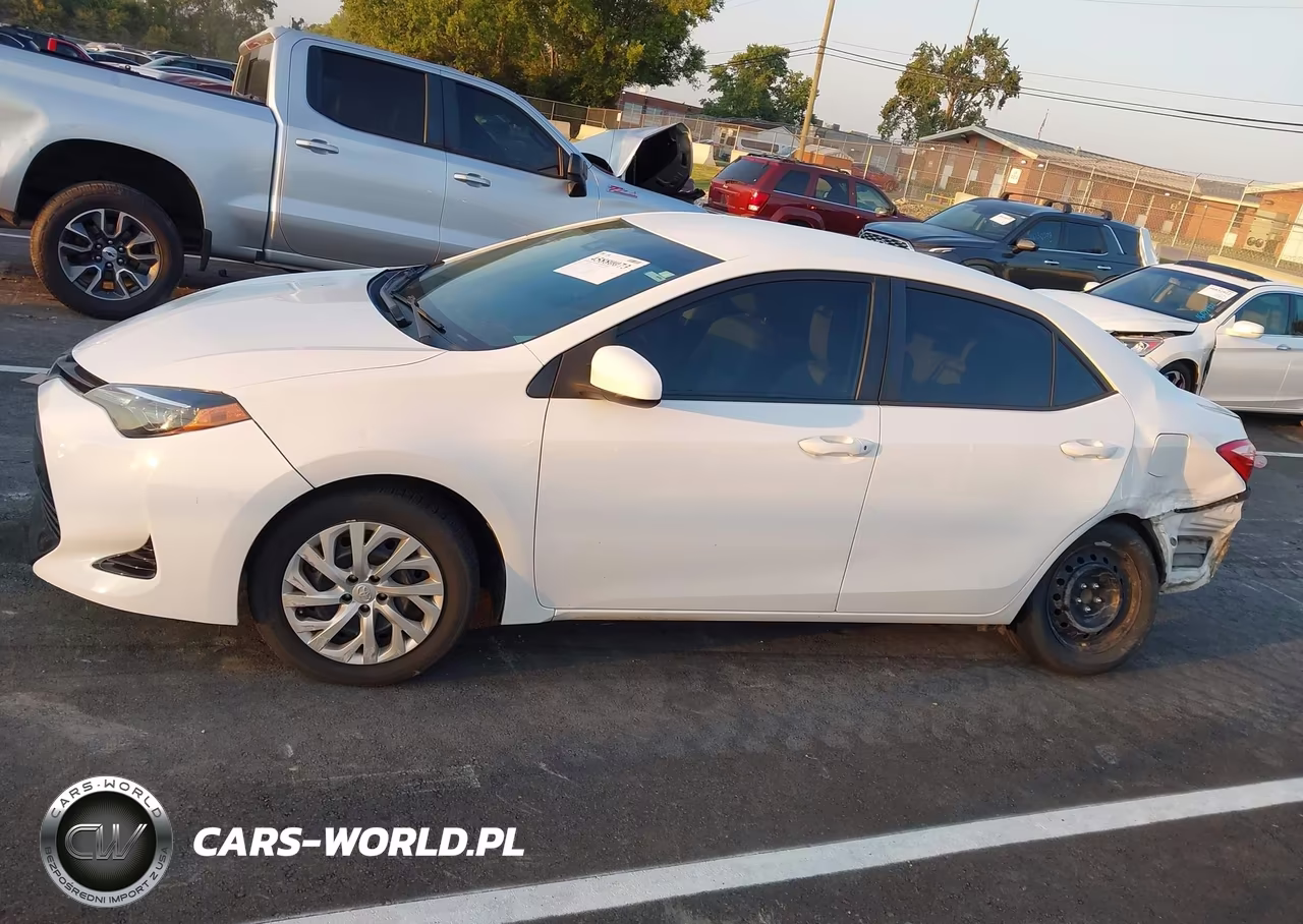 2018 Toyota Corolla Le VIN:5YFBURHE8JP852220 - 15