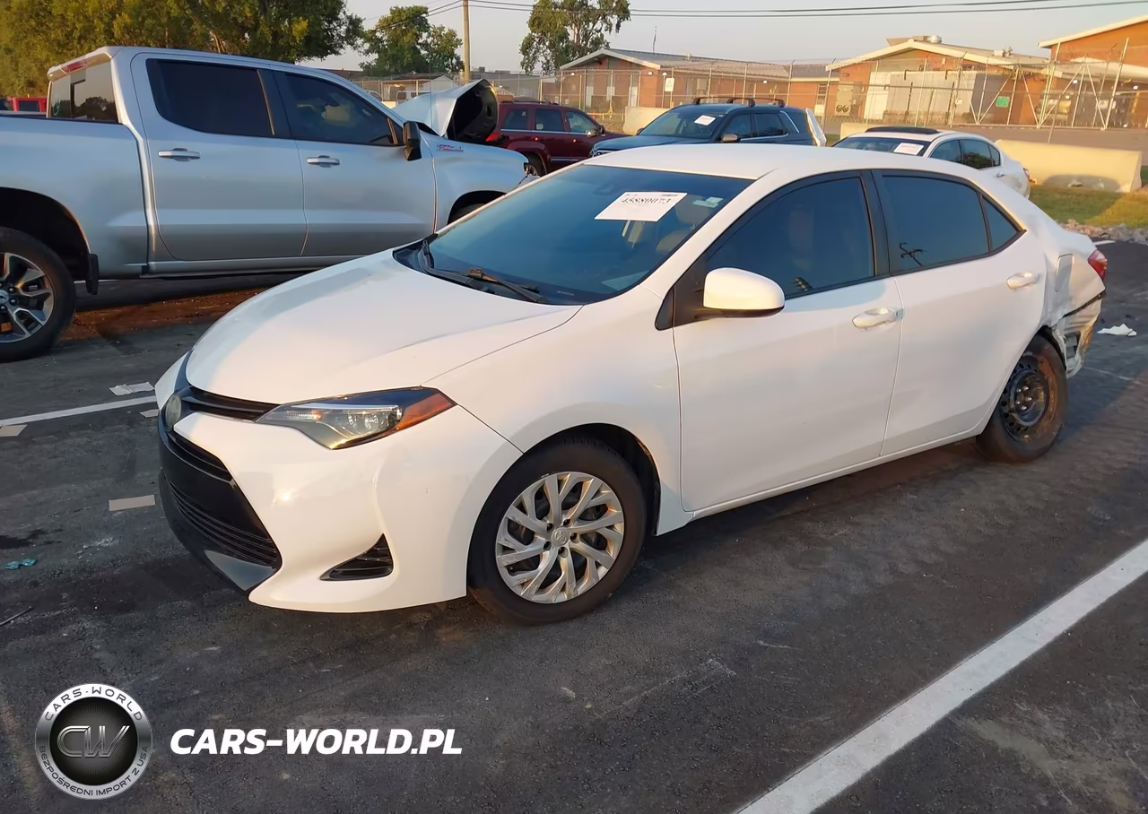 2018 Toyota Corolla Le VIN:5YFBURHE8JP852220 - 2