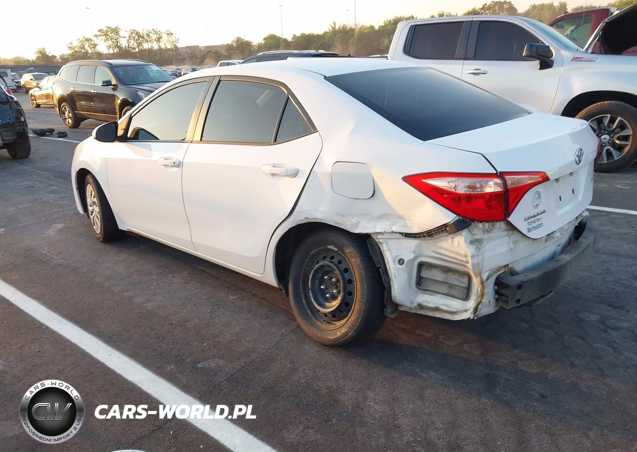 2018 Toyota Corolla Le VIN:5YFBURHE8JP852220 - 3