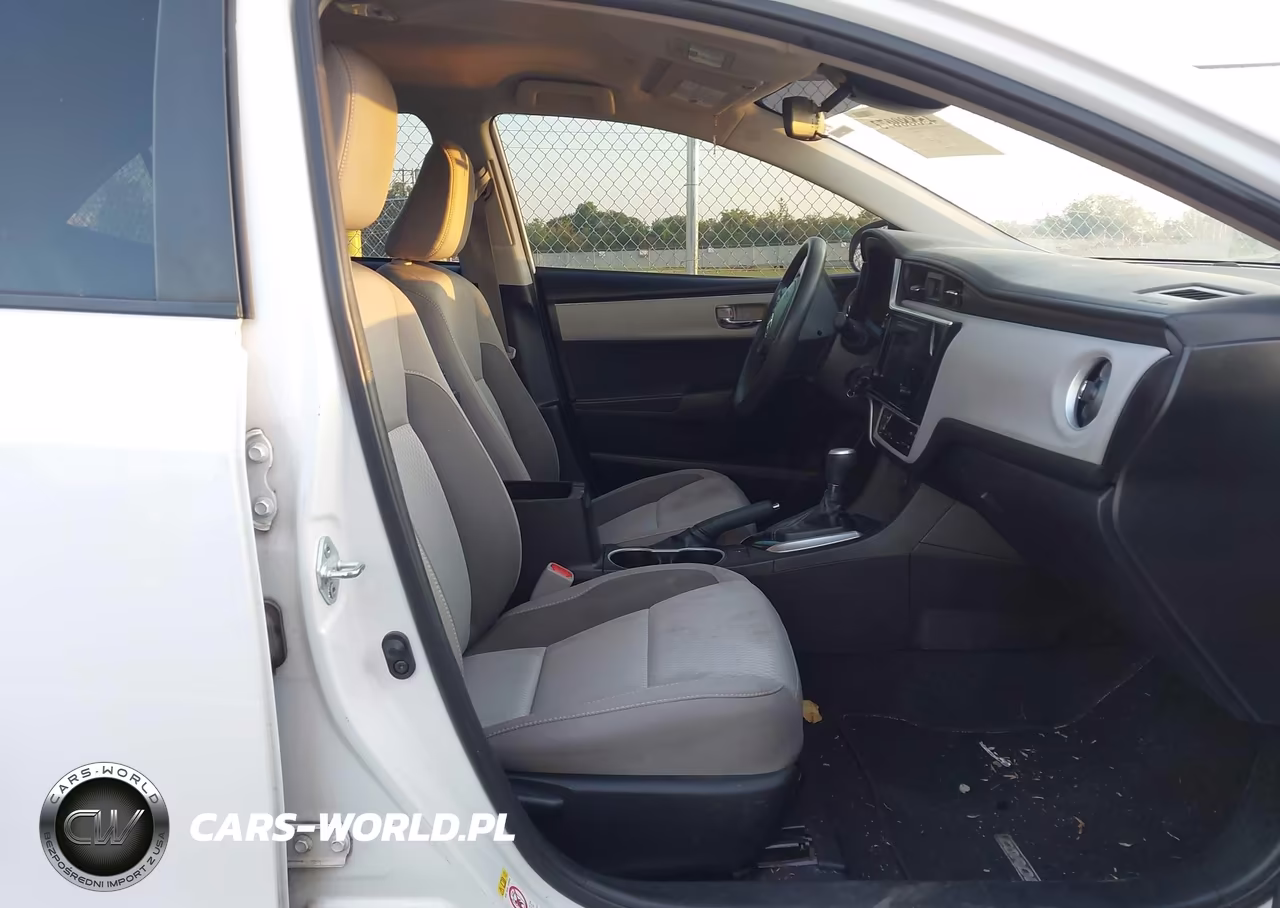2018 Toyota Corolla Le VIN:5YFBURHE8JP852220 - 5