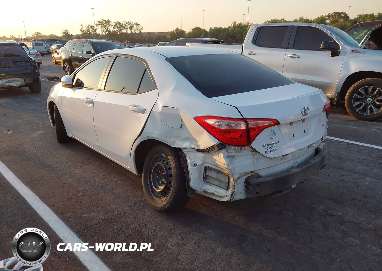 2018 Toyota Corolla Le VIN:5YFBURHE8JP852220 - 6