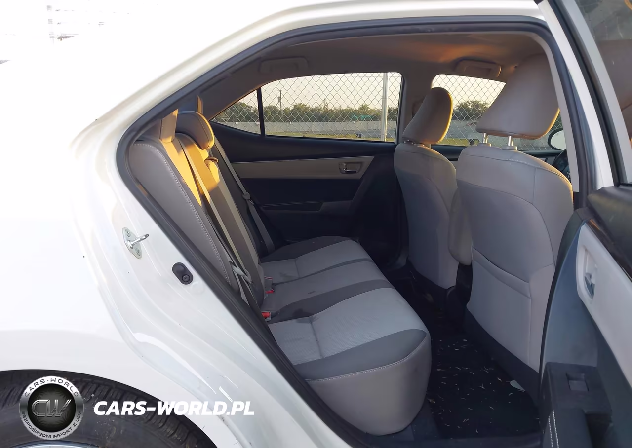 2018 Toyota Corolla Le VIN:5YFBURHE8JP852220 - 8