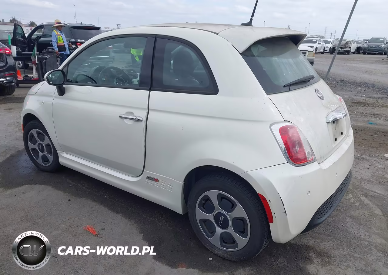 2015 Fiat 500E Battery Electric VIN:3C3CFFGE7FT709699 - 3