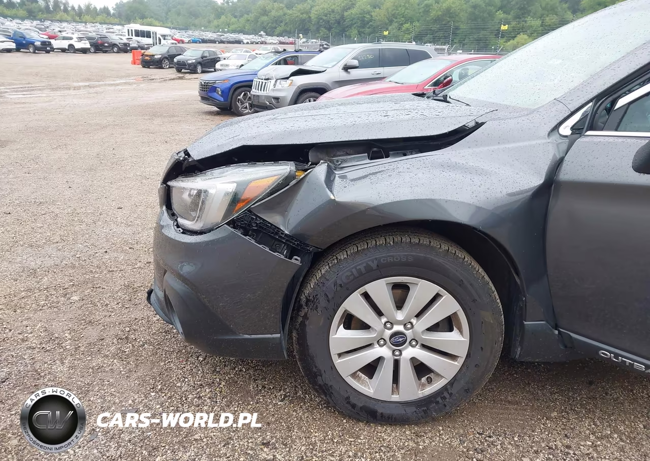 2018 Subaru Outback 2.5I Premium VIN:4S4BSACC2J3216930 - 6