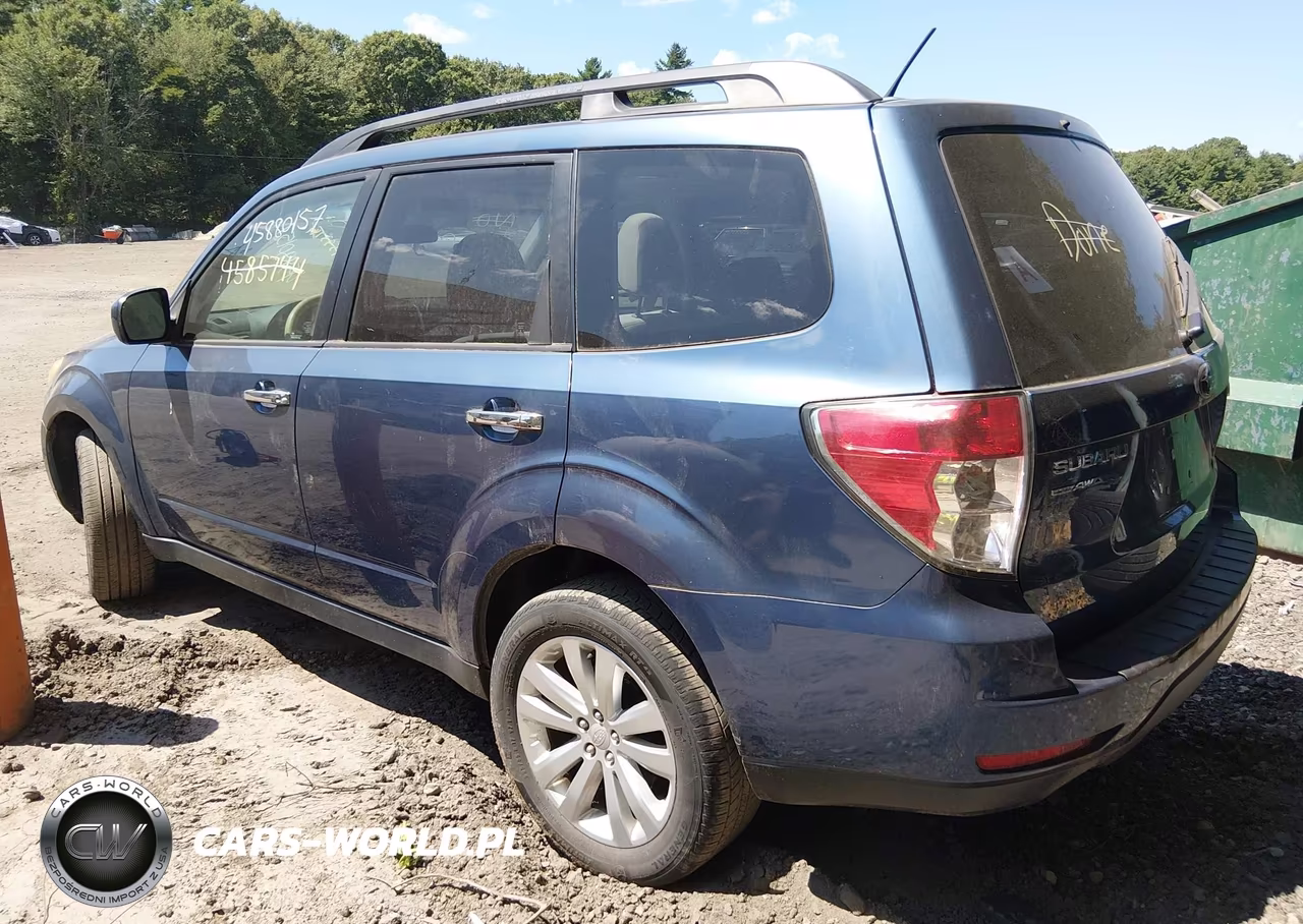 2013 Subaru Forester 2.5X Premium VIN:JF2SHADC2DH418208 - 3
