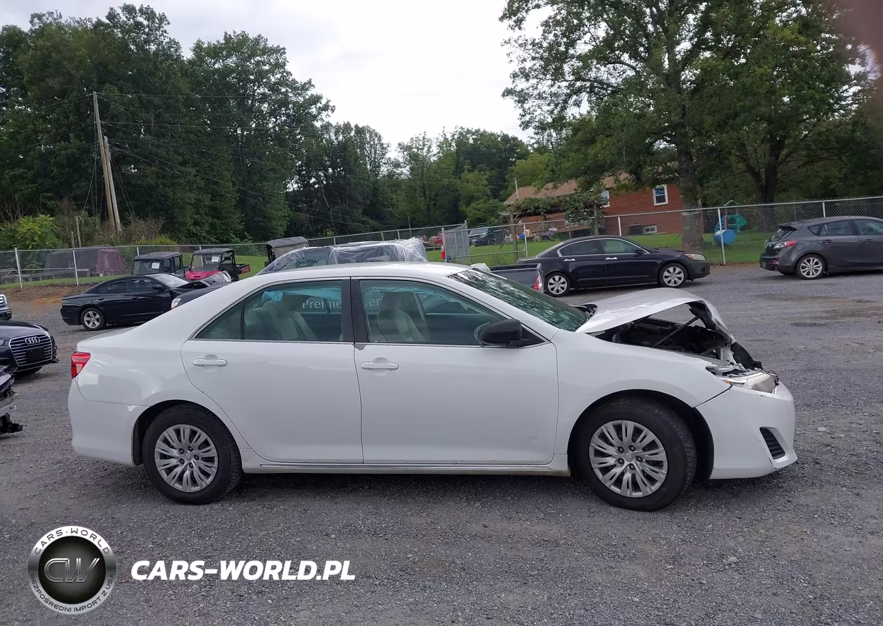 2014 Toyota Camry Le VIN:4T4BF1FKXER387552 - 14