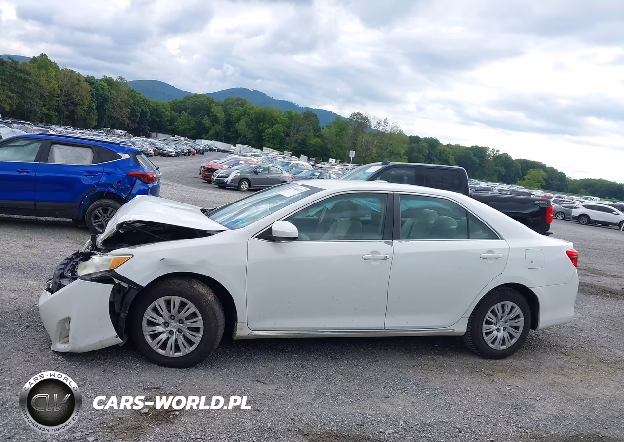 2014 Toyota Camry Le VIN:4T4BF1FKXER387552 - 15