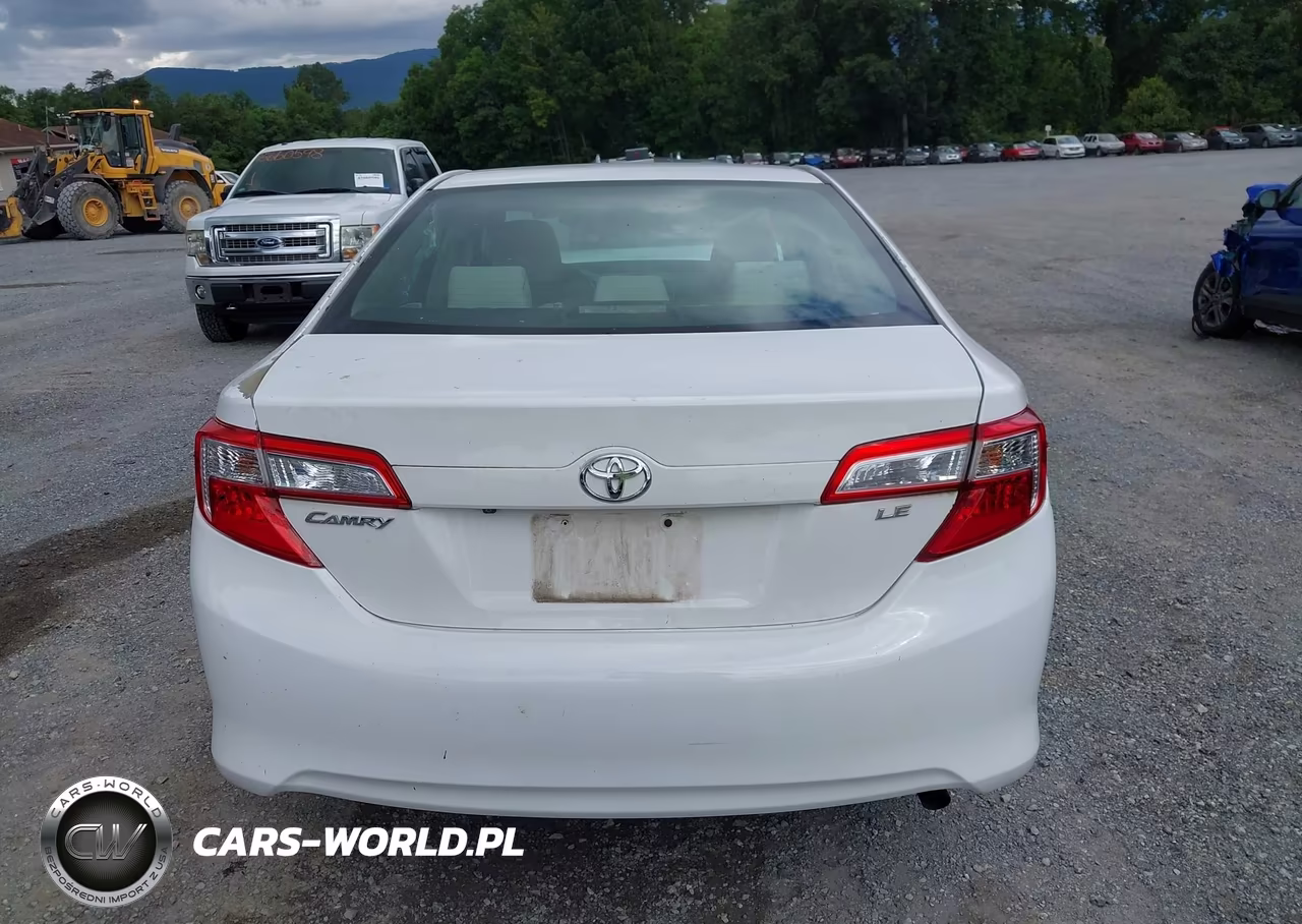 2014 Toyota Camry Le VIN:4T4BF1FKXER387552 - 17