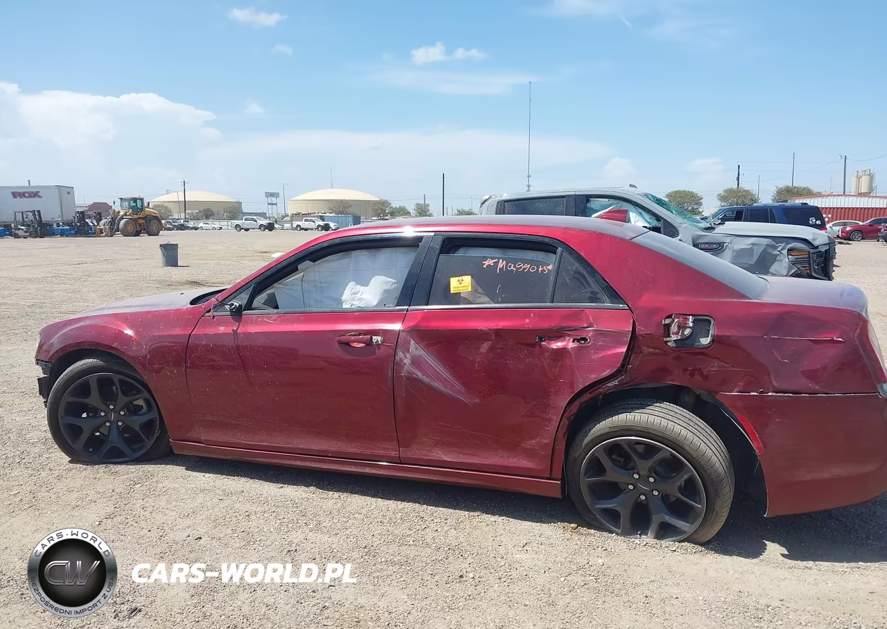 2023 Chrysler 300 Touring L VIN:2C3CCADG7PH542059 - 13
