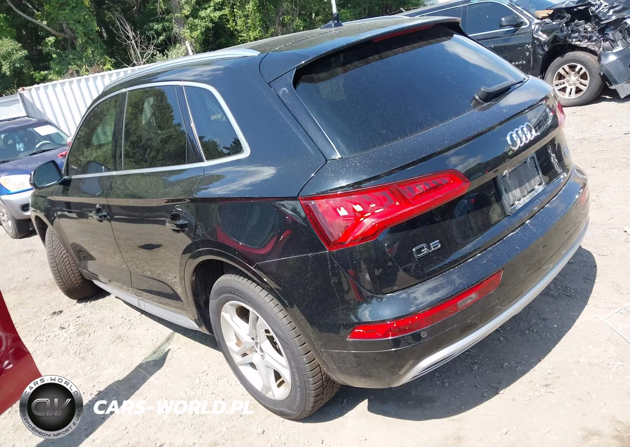 2018 Audi Q5 2.0T Premium VIN:WA1BNAFY2J2209656 - 3