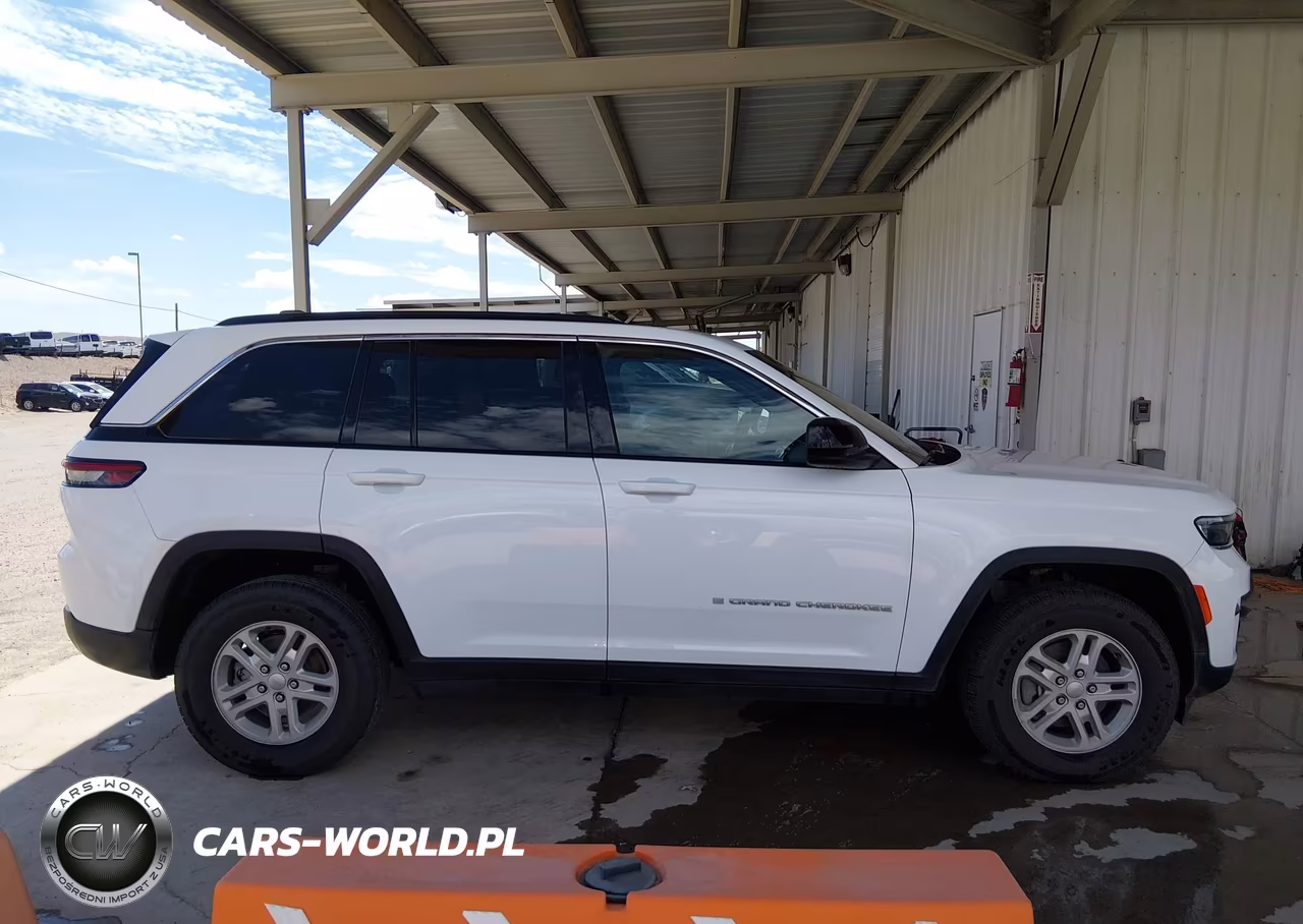 2024 Jeep Grand Cherokee Laredo 4X4 VIN:1C4RJHAG4RC200356 - 13