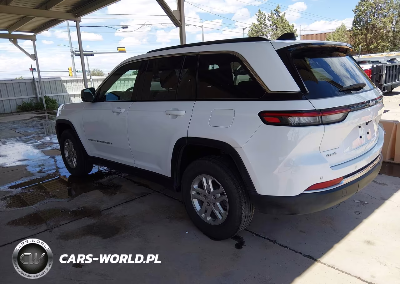 2024 Jeep Grand Cherokee Laredo 4X4 VIN:1C4RJHAG4RC200356 - 3