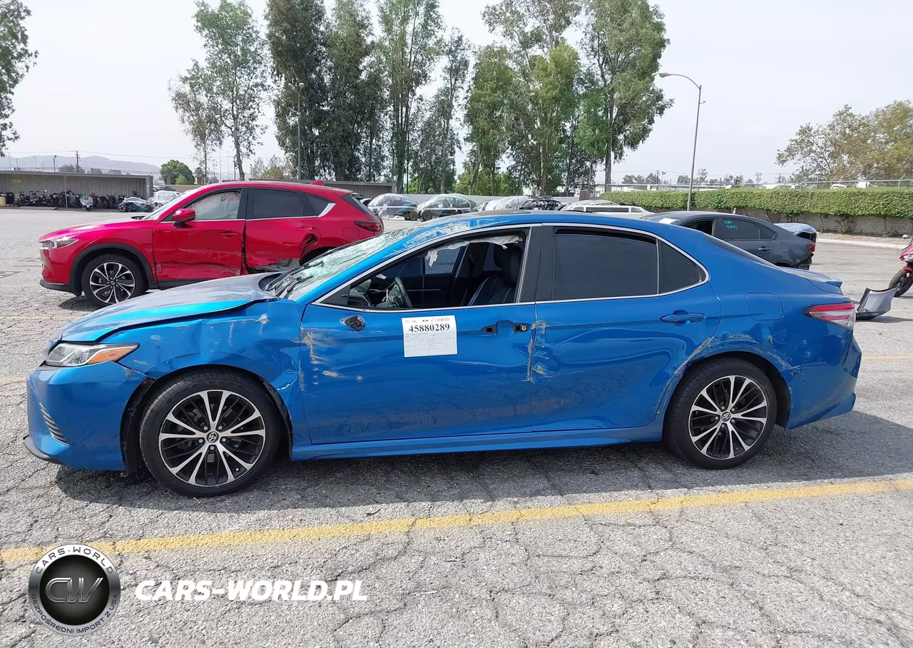 2018 Toyota Camry Se VIN:4T1B11HK5JU107102 - 17