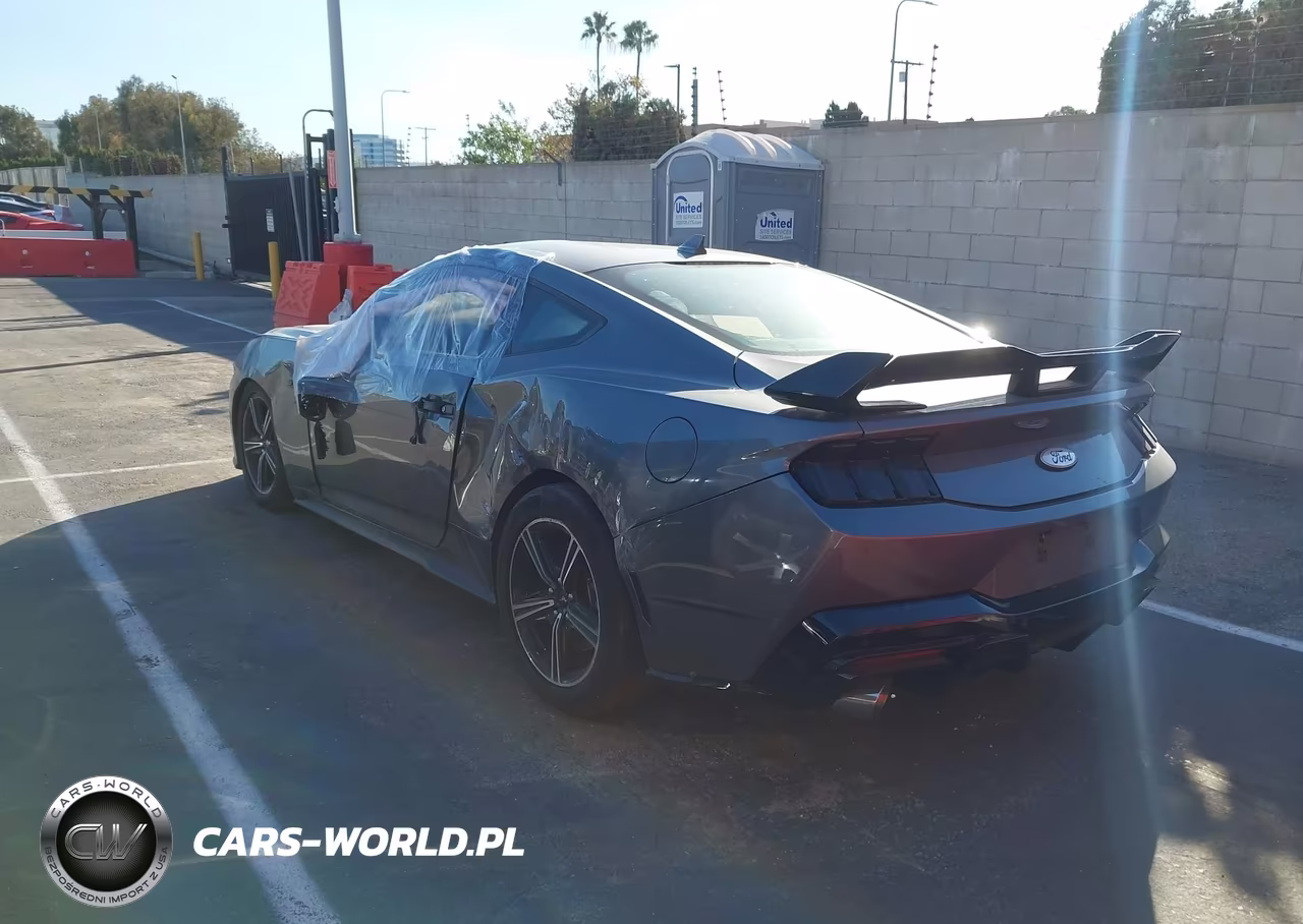 2025 Ford Mustang Ecoboost Fastback VIN:1FA6P8TH0S5132435 - 3