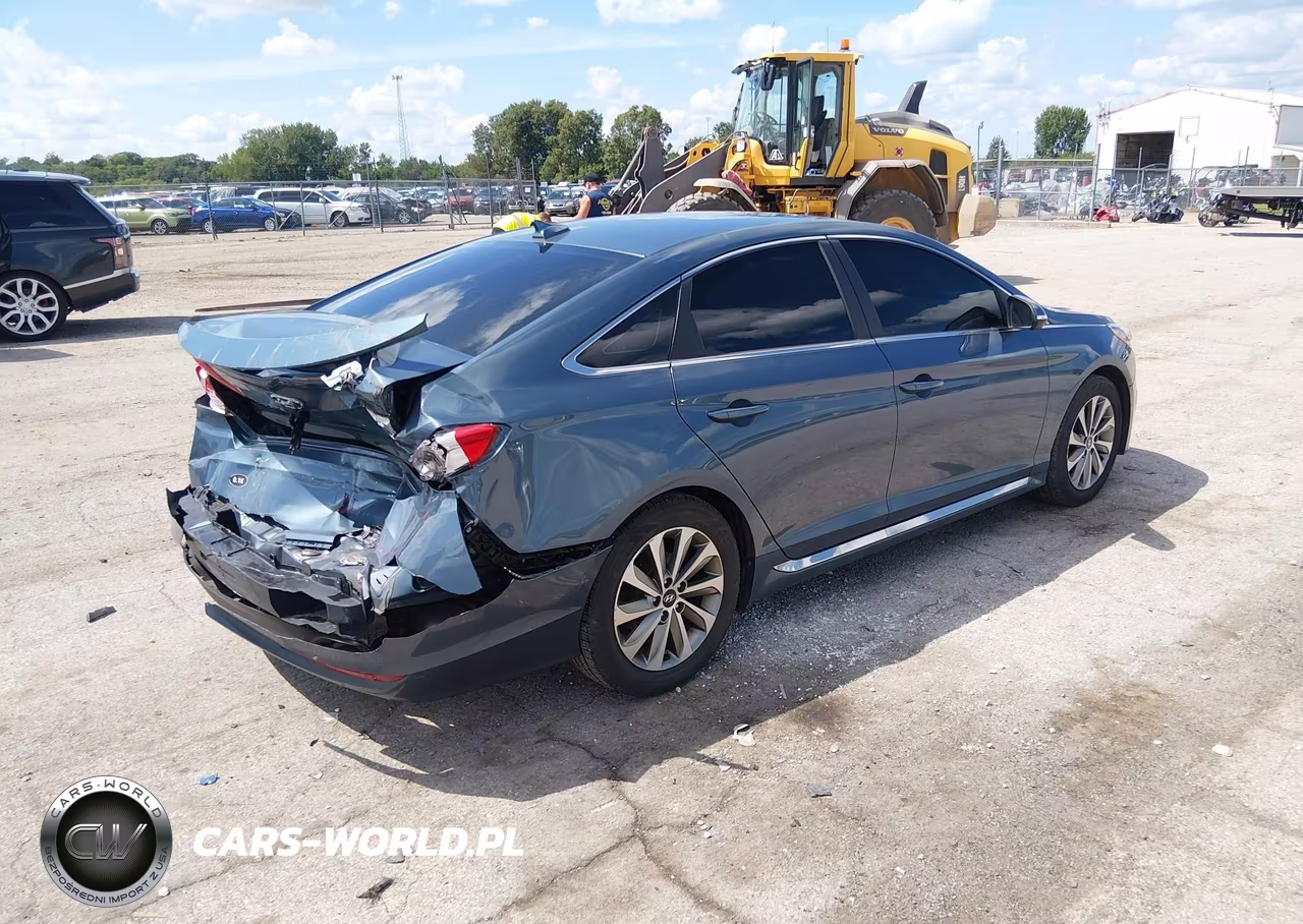 2016 Hyundai Sonata Sport VIN:5NPE34AF5GH280633 - 4