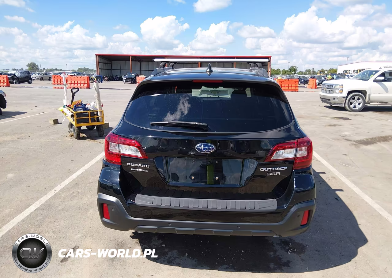 2018 Subaru Outback 3.6R Touring VIN:4S4BSETC7J3284468 - 16