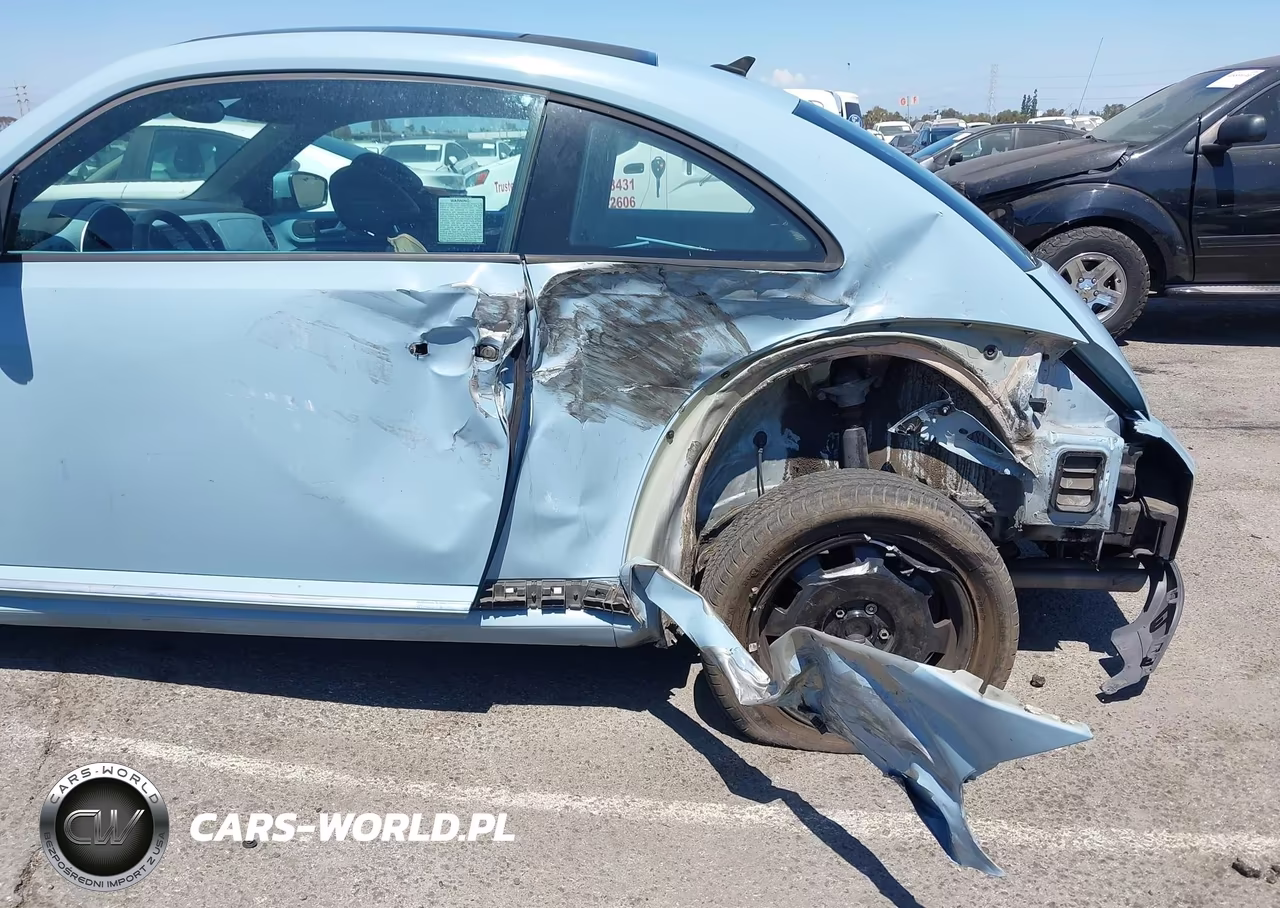 2013 Volkswagen Beetle 2.5L VIN:3VWJP7AT3DM623260 - 6