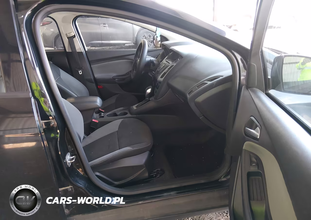 2014 Ford Focus Se VIN:1FADP3K20EL392731 - 5