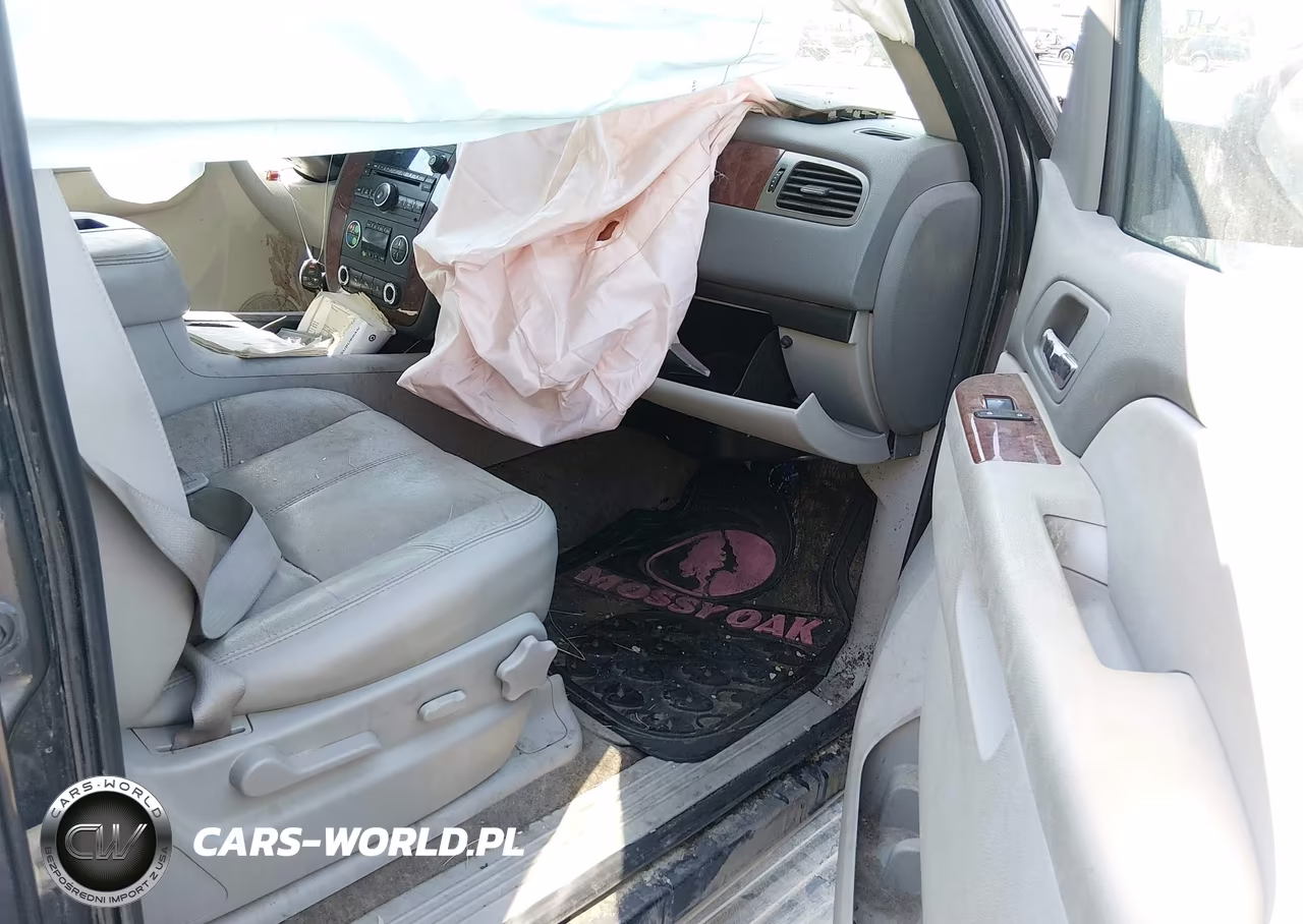 2010 Chevrolet Tahoe Lt VIN:1GNUKBE04AR120856 - 5
