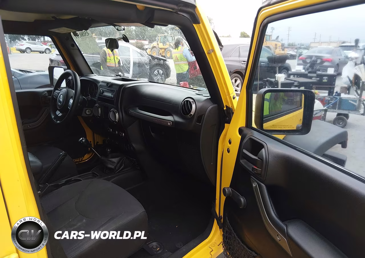 2015 Jeep Wrangler Unlimited Sport VIN:1C4BJWDG3FL625306 - 5