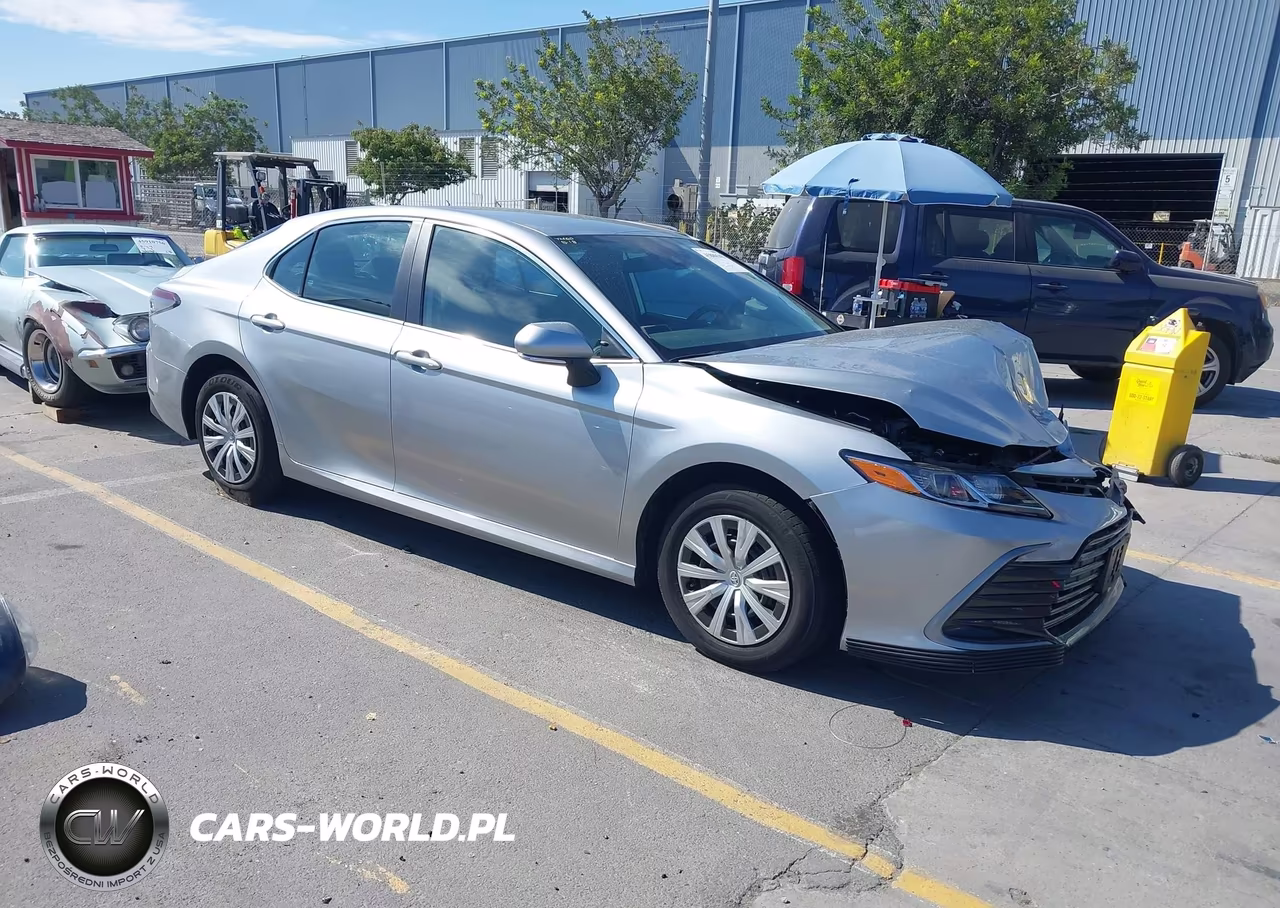 2024 Toyota Camry Hybrid Le – zdjęcie 1 z 16