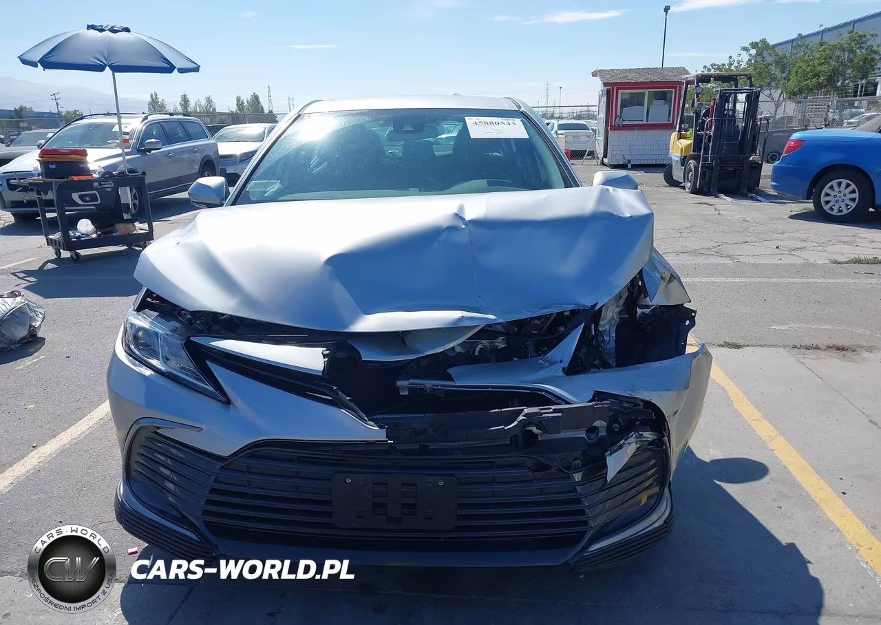 2024 Toyota Camry Hybrid Le VIN:4T1C31AK8RU626486 - 12